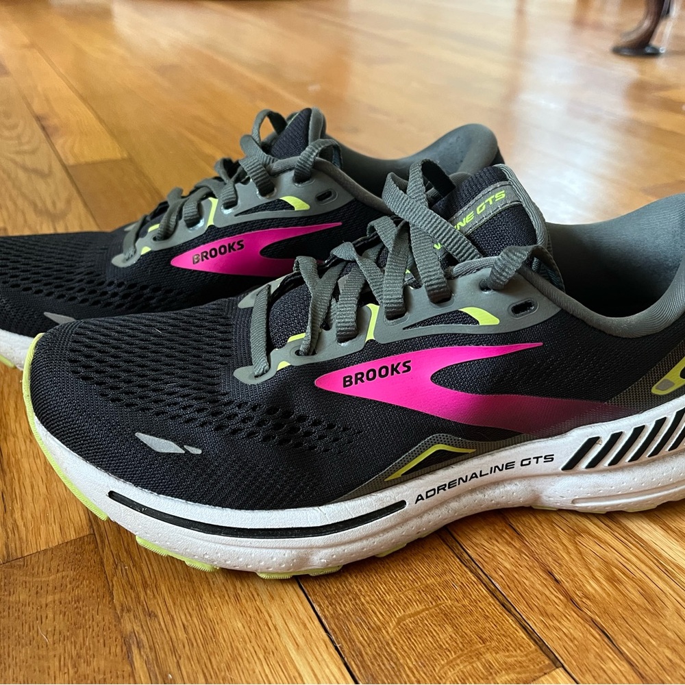 Brooks Adreanline GTS 23 Black/Gunmetal/Sharp Green 8 B (M)